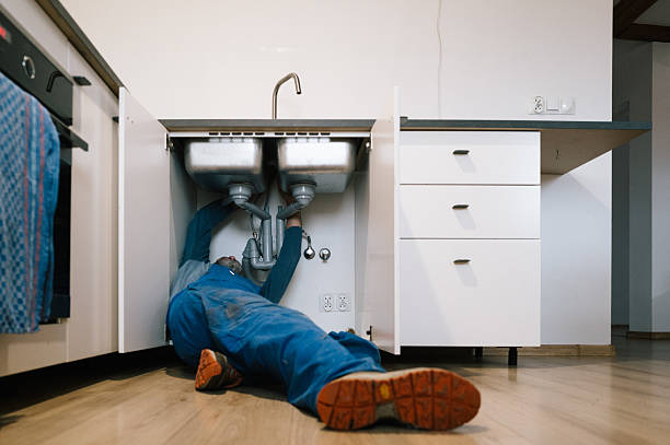 Professional Emergency Plumber technician working in Peoria, IL
